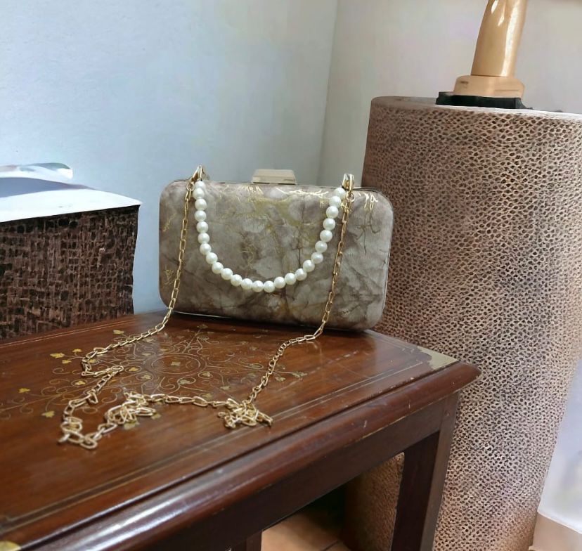 Elegant Clutch (Beige)